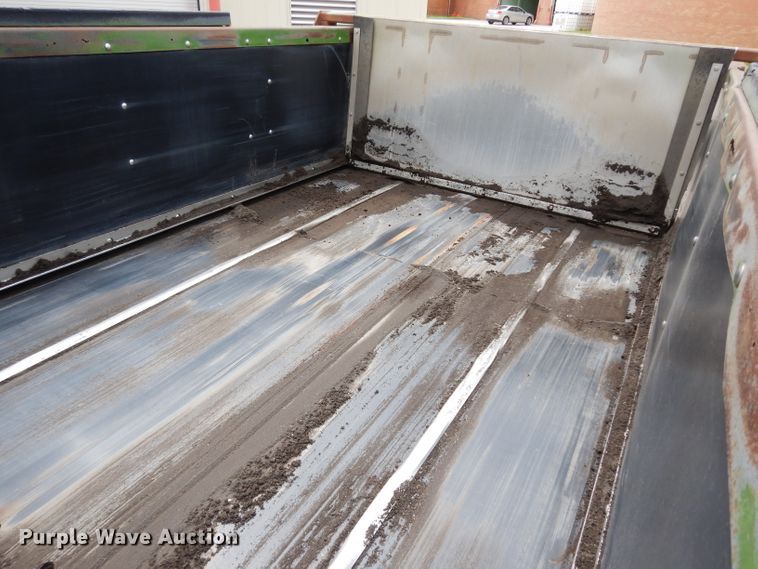 image for item DG6493 John Deere 785 manure spreader