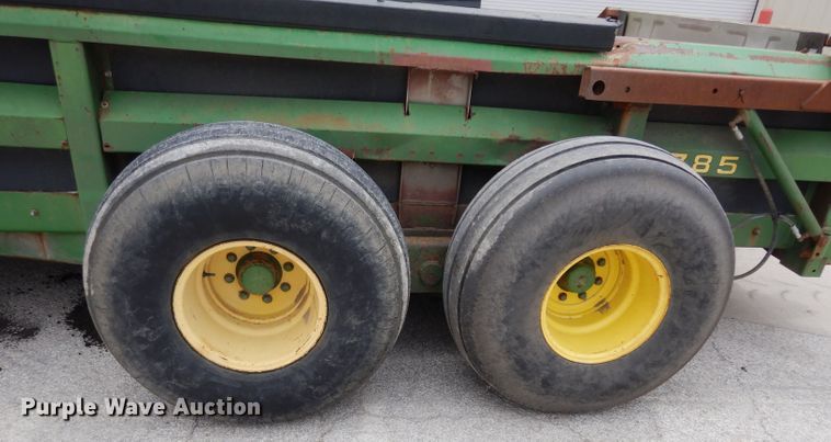 image for item DG6493 John Deere 785 manure spreader