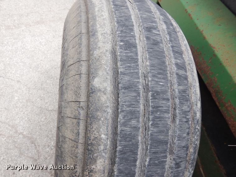 image for item DG6493 John Deere 785 manure spreader