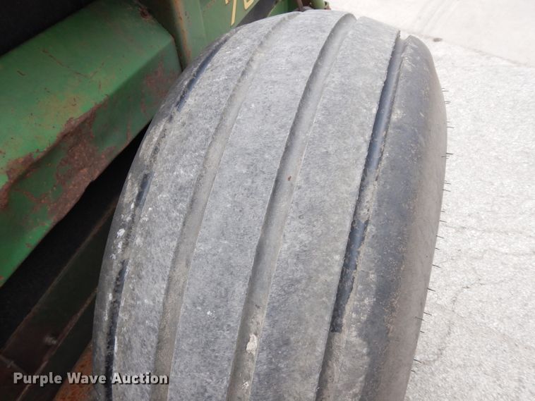 image for item DG6493 John Deere 785 manure spreader