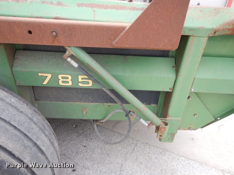 image for item DG6493 John Deere 785 manure spreader