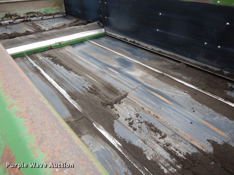 image for item DG6493 John Deere 785 manure spreader