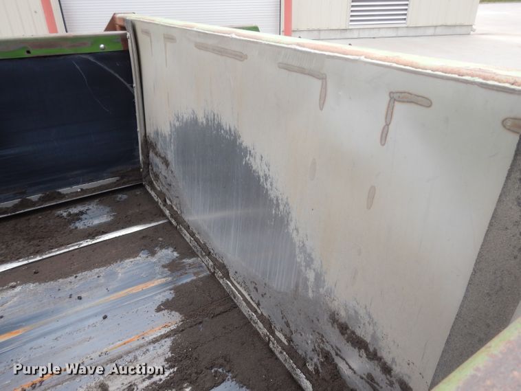 image for item DG6493 John Deere 785 manure spreader