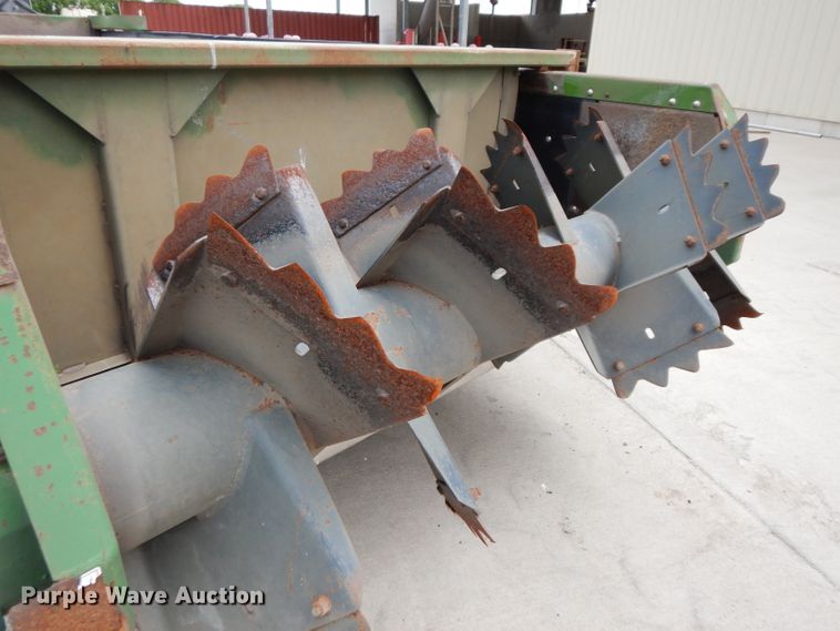 image for item DG6493 John Deere 785 manure spreader