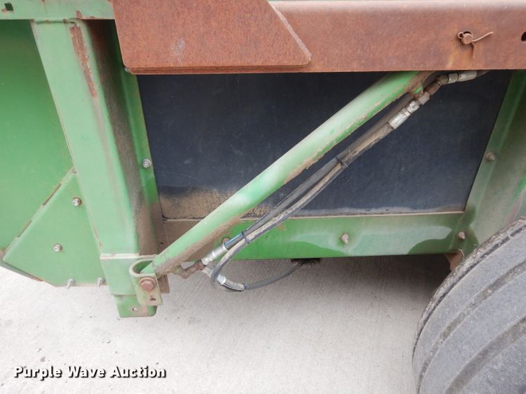 image for item DG6493 John Deere 785 manure spreader