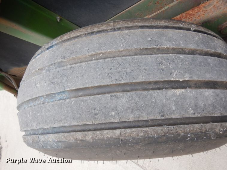 image for item DG6493 John Deere 785 manure spreader