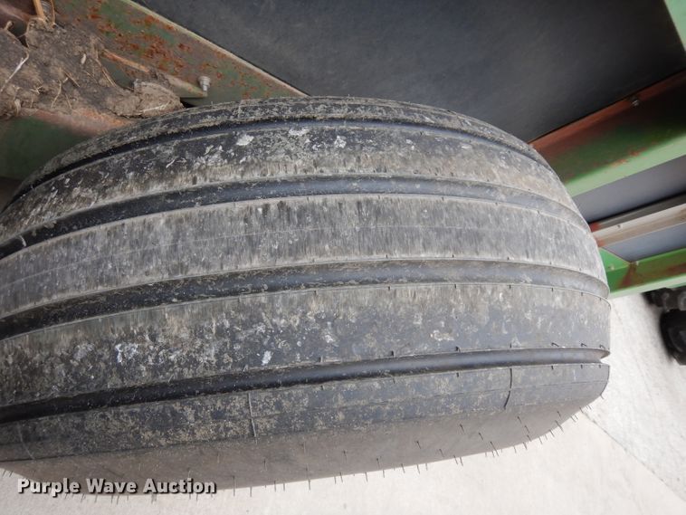 image for item DG6493 John Deere 785 manure spreader