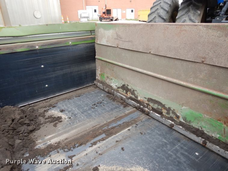 image for item DG6493 John Deere 785 manure spreader