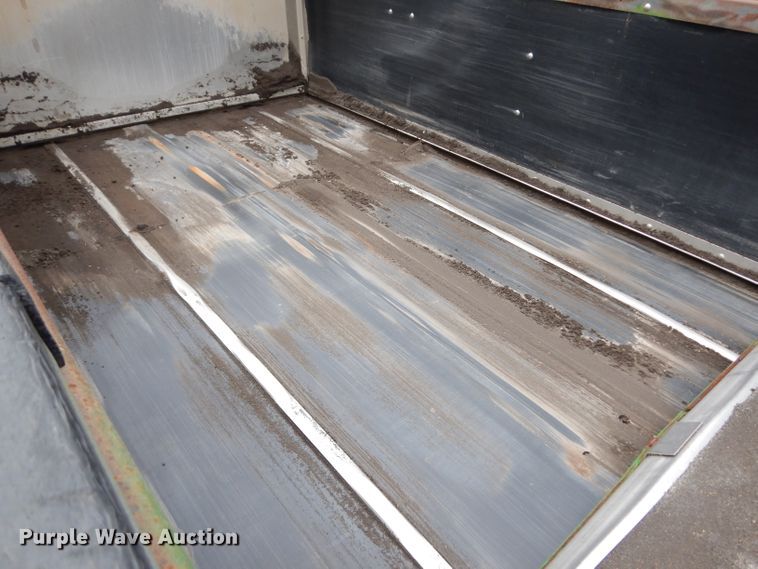 image for item DG6493 John Deere 785 manure spreader