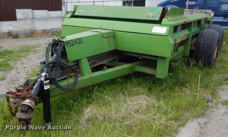 image for item DG6494 John Deere 780 manure spreader