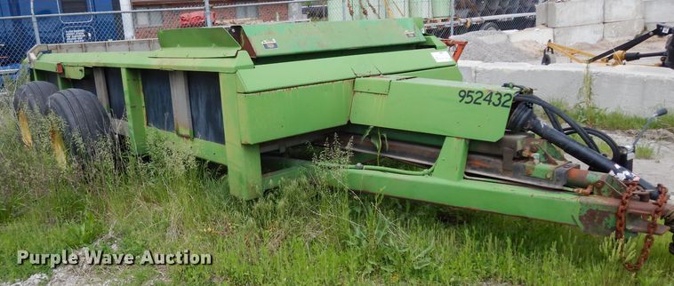 image for item DG6494 John Deere 780 manure spreader