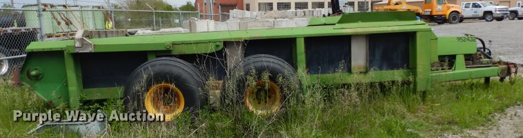 image for item DG6494 John Deere 780 manure spreader