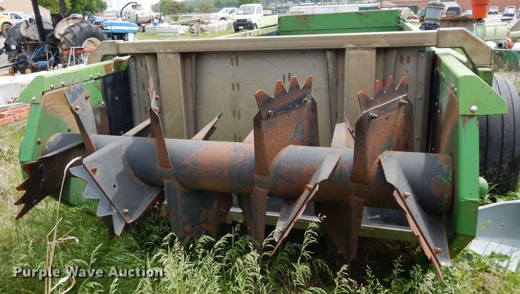 image for item DG6494 John Deere 780 manure spreader