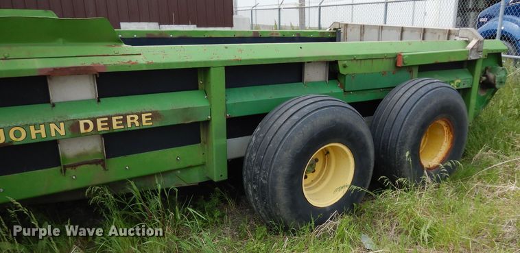 image for item DG6494 John Deere 780 manure spreader