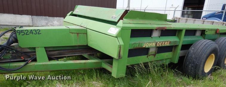 image for item DG6494 John Deere 780 manure spreader
