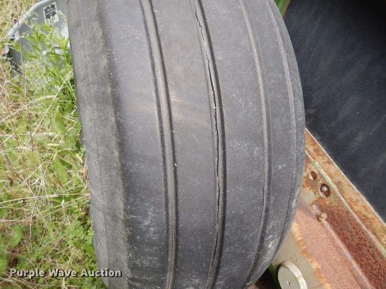 image for item DG6494 John Deere 780 manure spreader