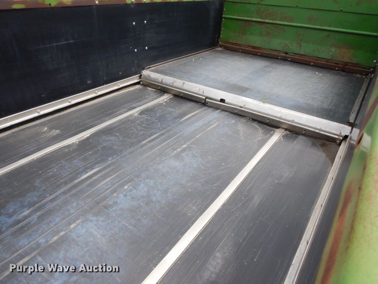 image for item DG6494 John Deere 780 manure spreader