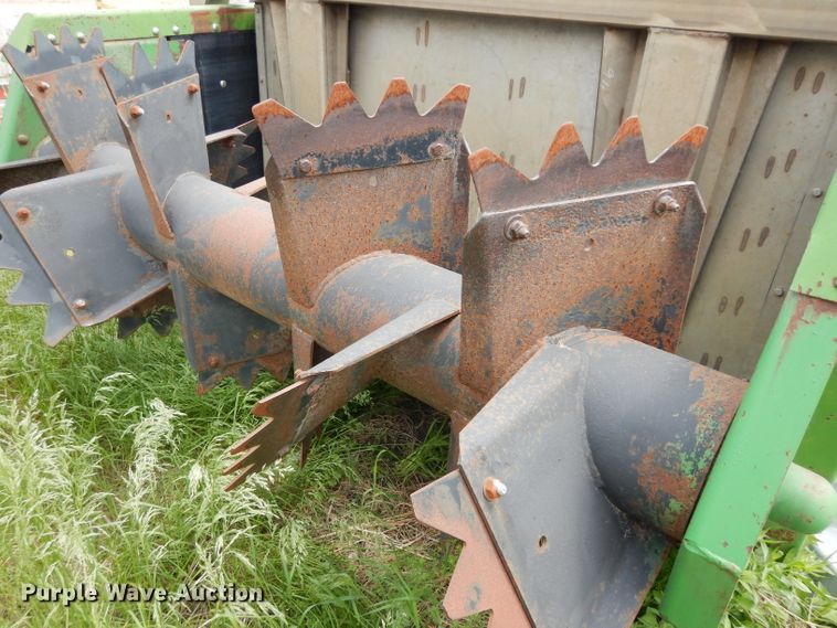 image for item DG6494 John Deere 780 manure spreader