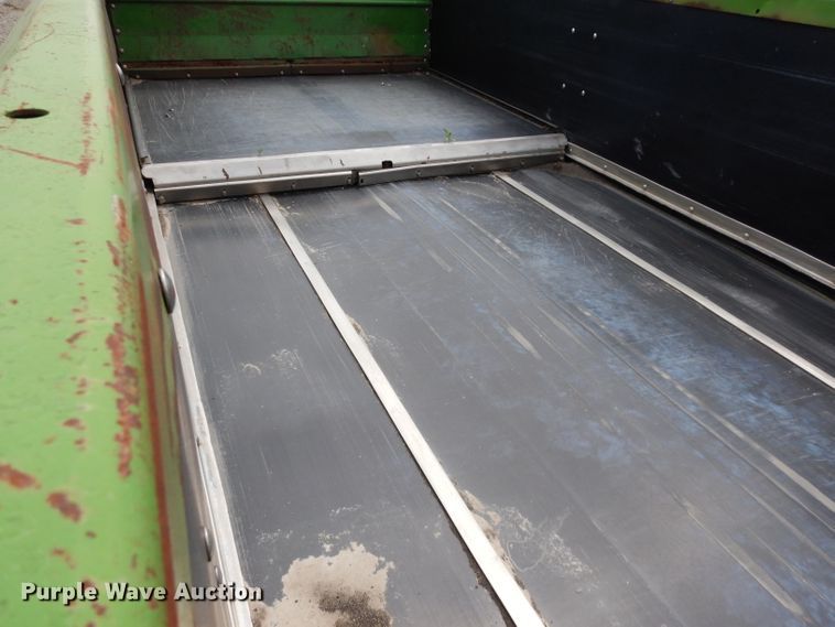 image for item DG6494 John Deere 780 manure spreader