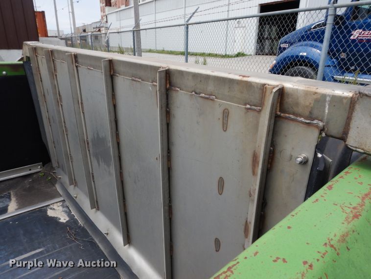 image for item DG6494 John Deere 780 manure spreader