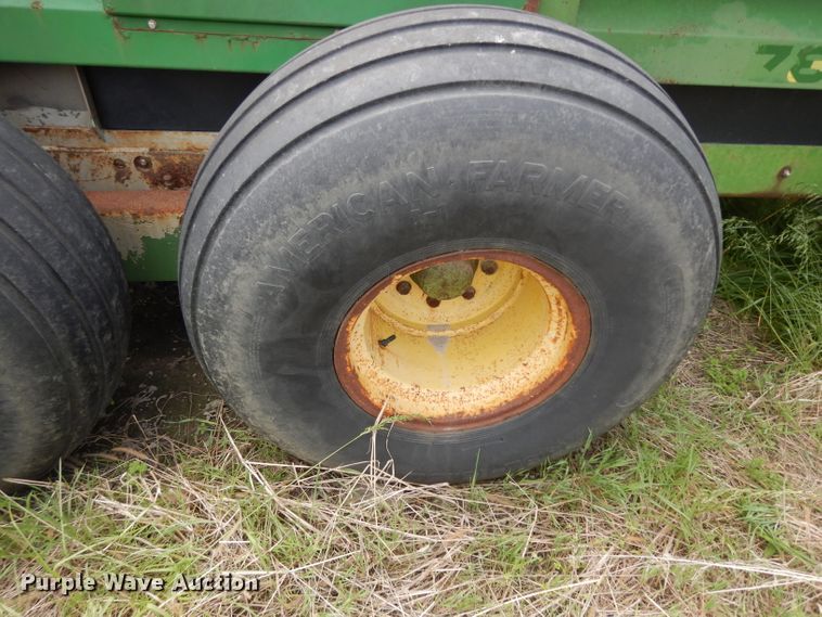 image for item DG6494 John Deere 780 manure spreader