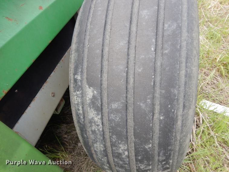 image for item DG6494 John Deere 780 manure spreader