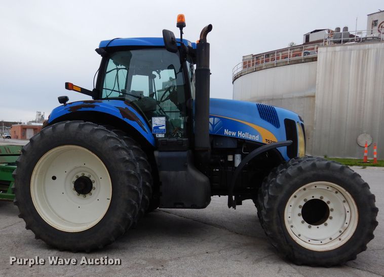 image for item DG6498 New Holland TG215 tractor