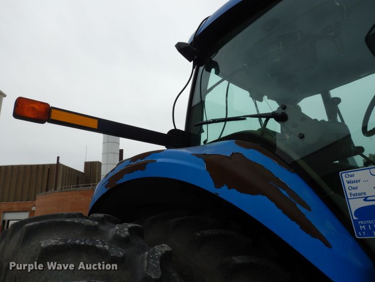 image for item DG6498 New Holland TG215 tractor