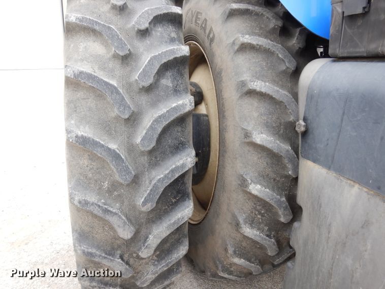 image for item DG6498 New Holland TG215 tractor