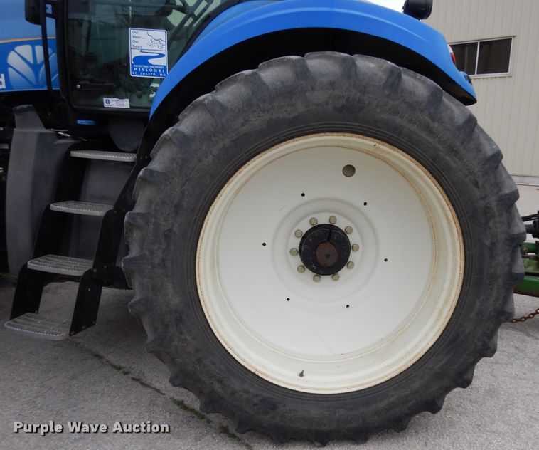 image for item DG6498 New Holland TG215 tractor