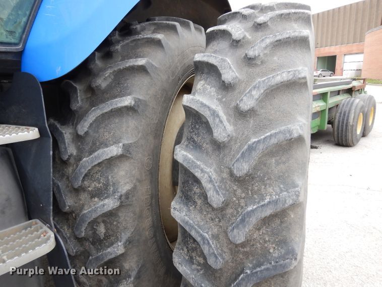 image for item DG6498 New Holland TG215 tractor