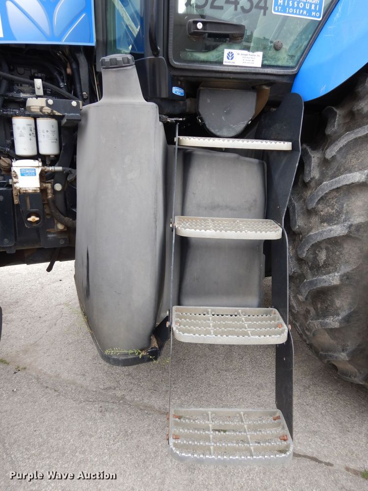 image for item DG6498 New Holland TG215 tractor