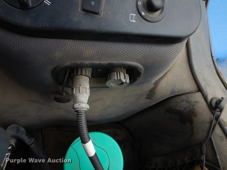 image for item DG6498 New Holland TG215 tractor