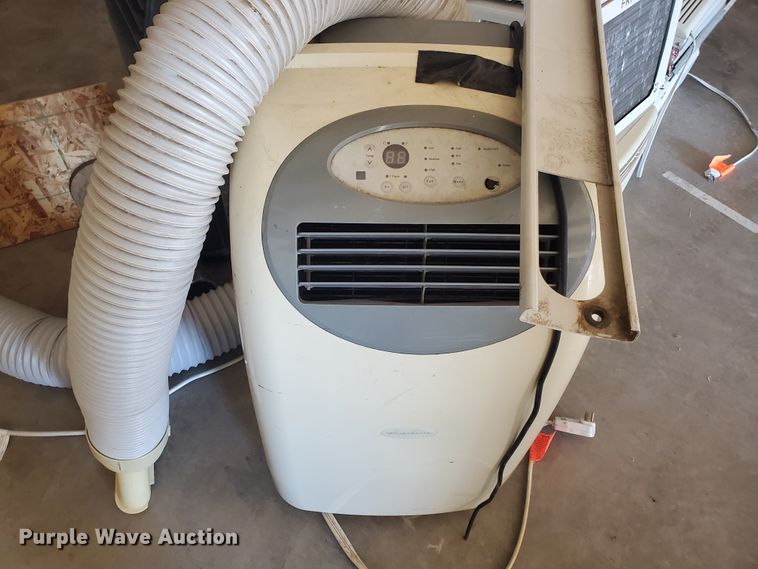 image for item DJ3112 (9) window AC units