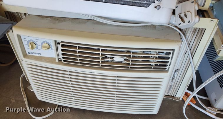 image for item DJ3112 (9) window AC units