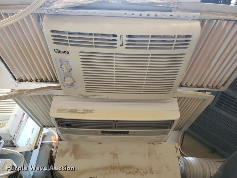 image for item DJ3112 (9) window AC units