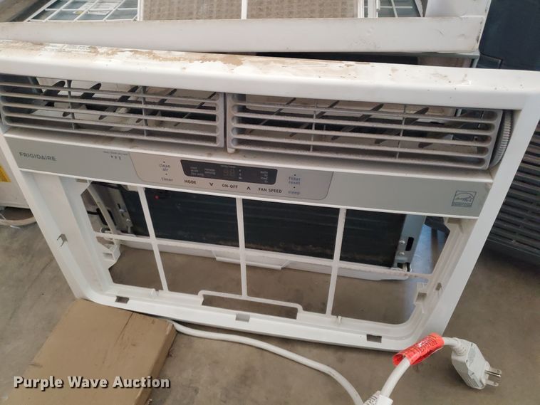 image for item DJ3112 (9) window AC units