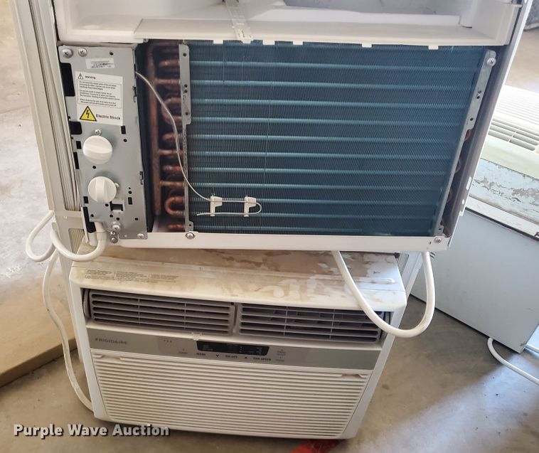 image for item DJ3112 (9) window AC units