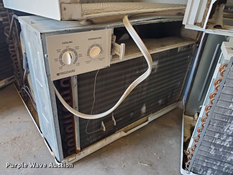 image for item DJ3113 (11) window AC units