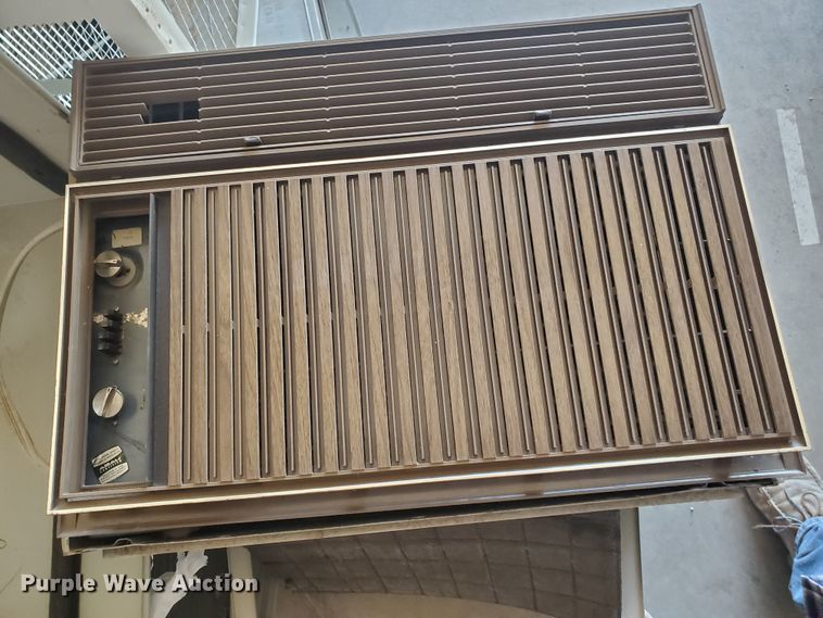 image for item DJ3113 (11) window AC units