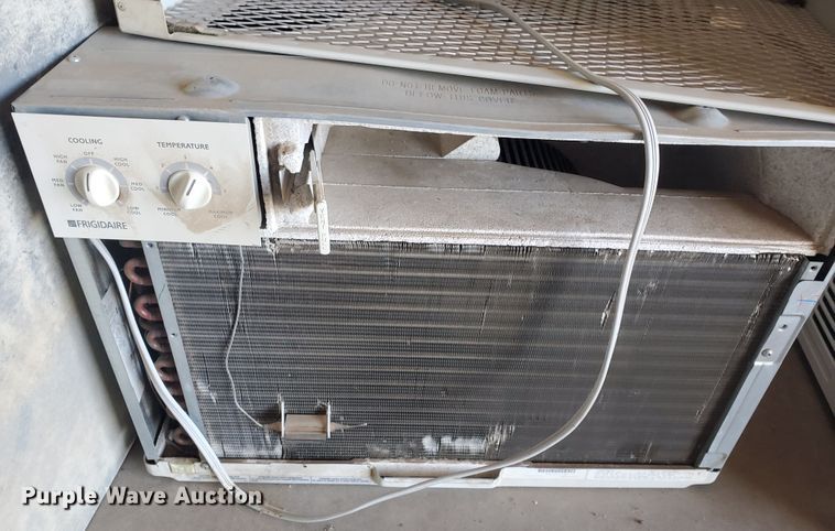 image for item DJ3113 (11) window AC units