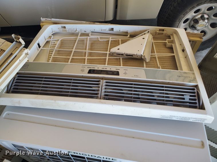 image for item DJ3113 (11) window AC units