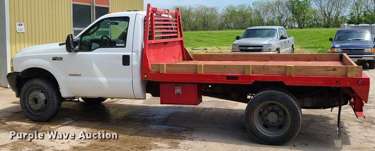 image for item FX9509 2003 Ford F450 Super Duty flatbed truck