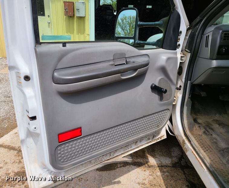 image for item FX9509 2003 Ford F450 Super Duty flatbed truck