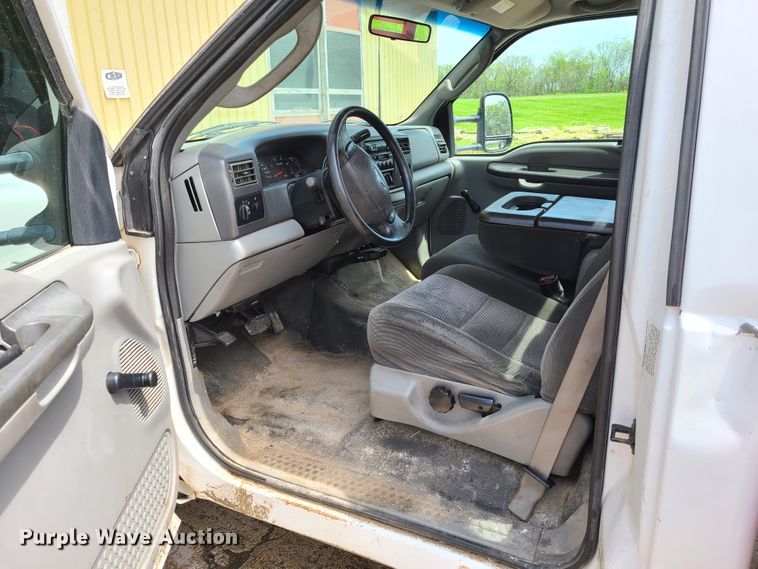 image for item FX9509 2003 Ford F450 Super Duty flatbed truck