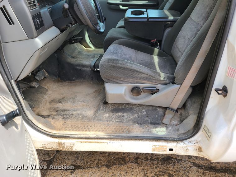 image for item FX9509 2003 Ford F450 Super Duty flatbed truck