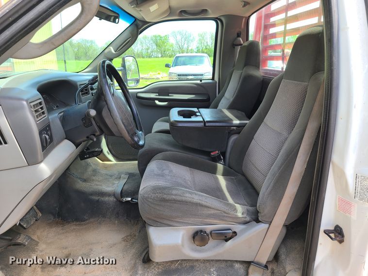 image for item FX9509 2003 Ford F450 Super Duty flatbed truck