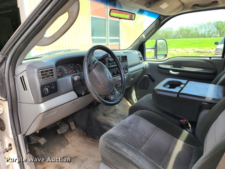 image for item FX9509 2003 Ford F450 Super Duty flatbed truck