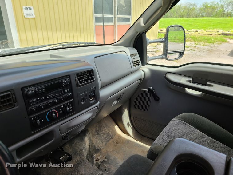 image for item FX9509 2003 Ford F450 Super Duty flatbed truck