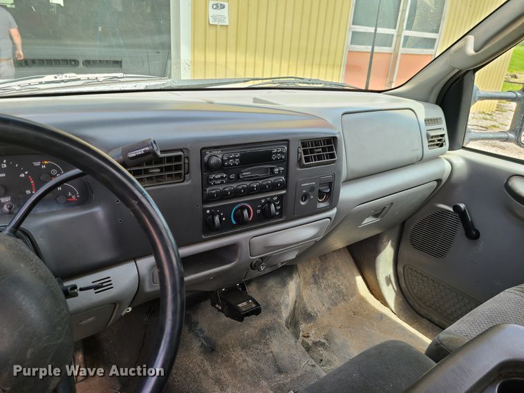 image for item FX9509 2003 Ford F450 Super Duty flatbed truck